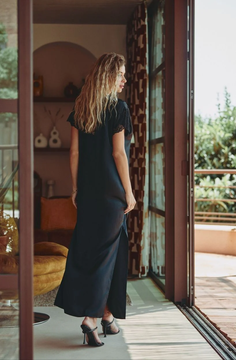 Chemise de nuit longue en soie et dentelle noire Carmela - Image 3