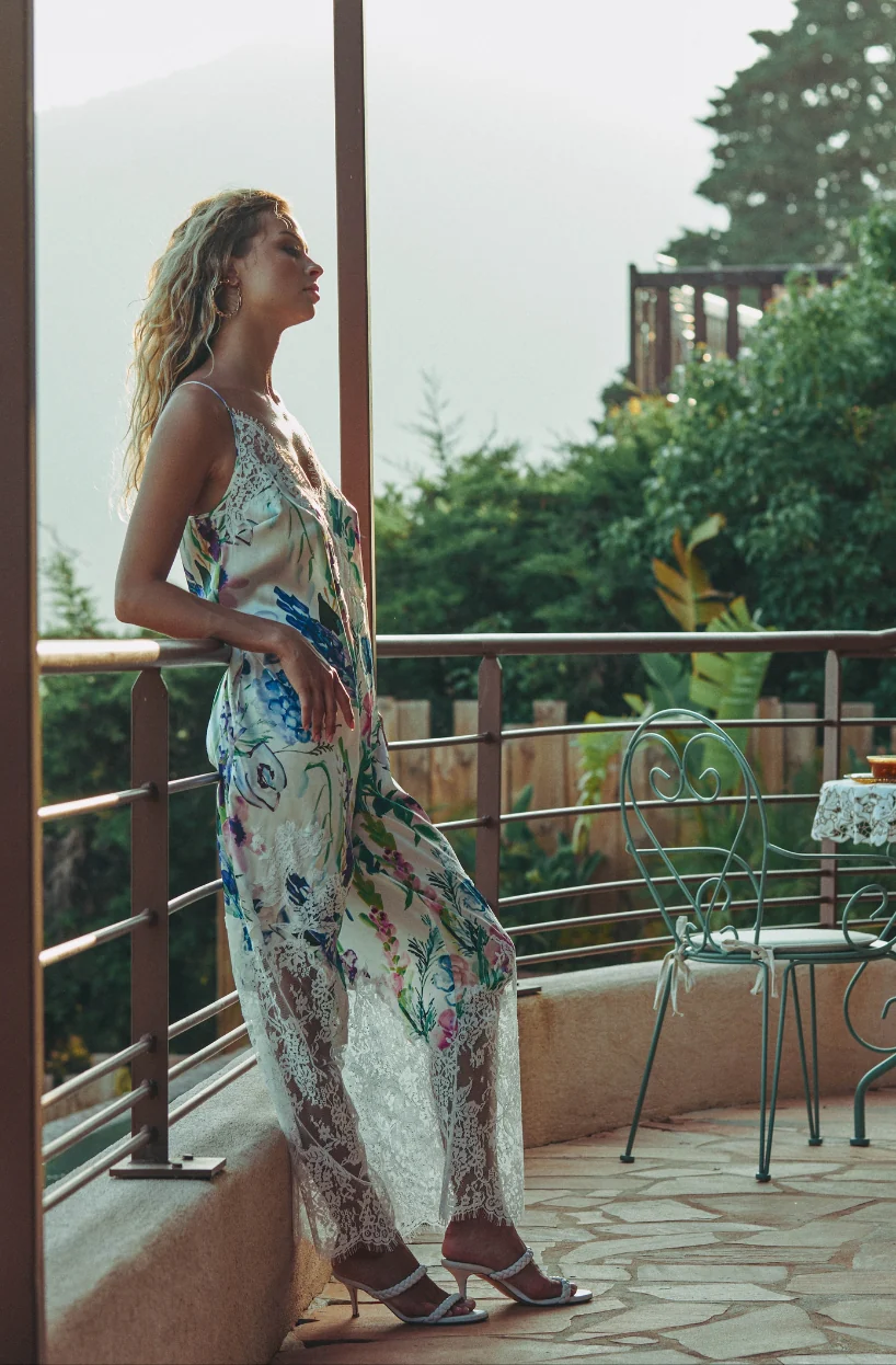 Combi-pantalon Cléa en satin imprimé fleuri et dentelle blanche - Image 3