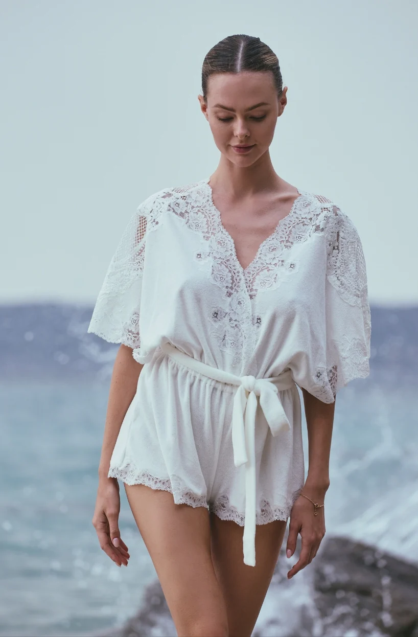 Combi-short de plage Angèle en molleton de coton blanc et dentelle - Image 2