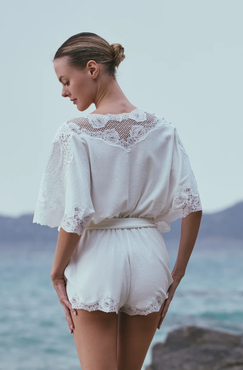 Combi-short de plage Angèle en molleton de coton blanc et dentelle - Image 3