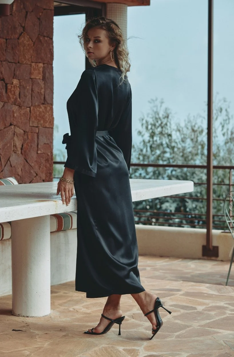 Déshabillé long Tracy en soie noire - Image 3