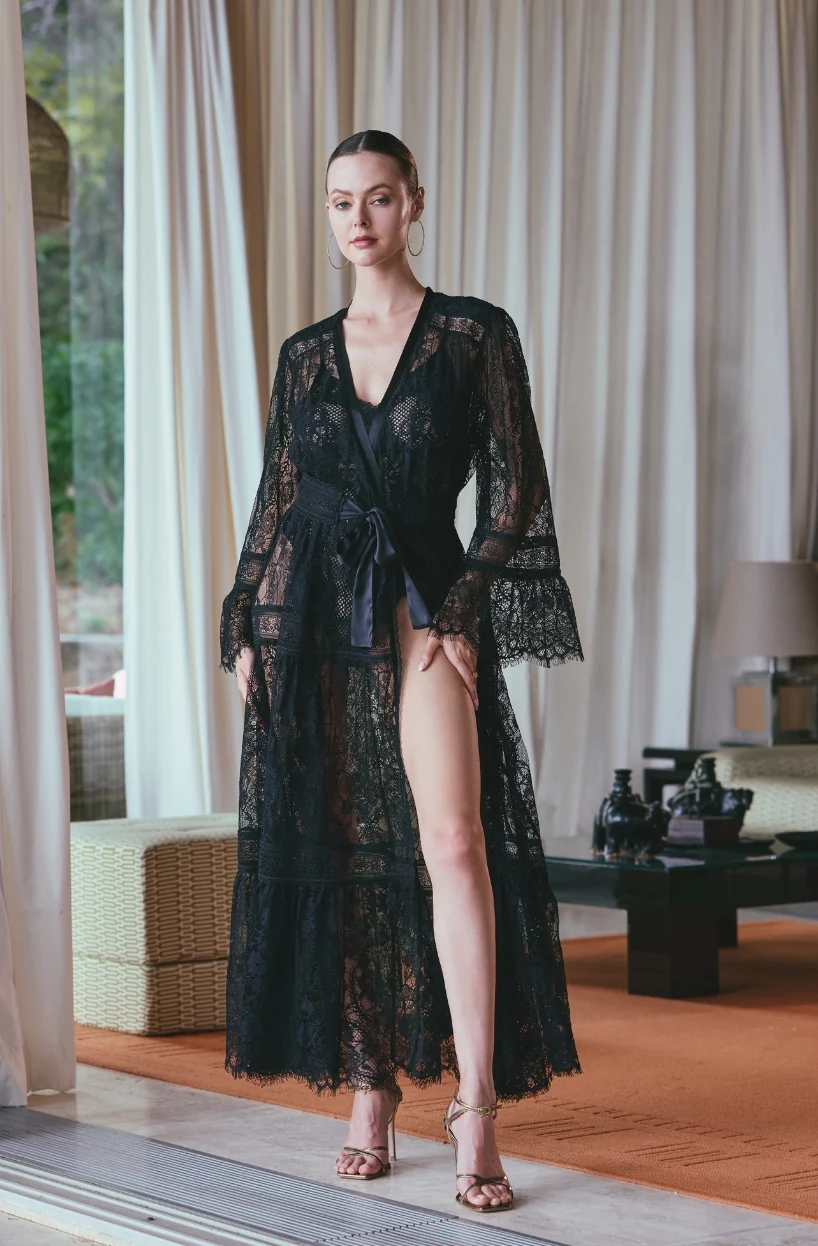 Déshabillé long romantique Angèle en dentelle noire - Image 2