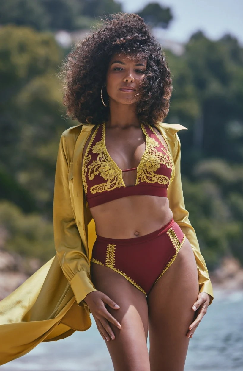 Haut de maillot de bain brassière Aphrodite bourgogne et dentelle jaune - Image 2