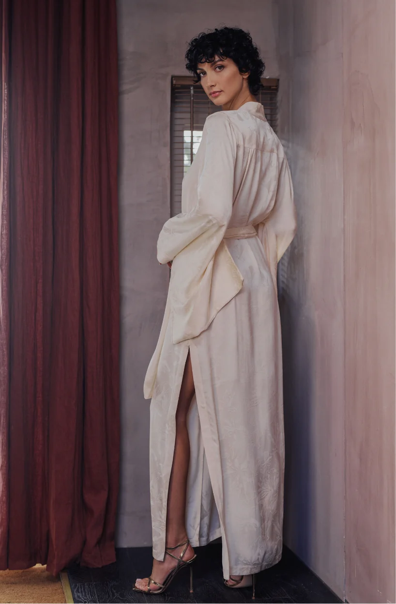 Kimono long Béatrice en satin jacquard crème - Image 3