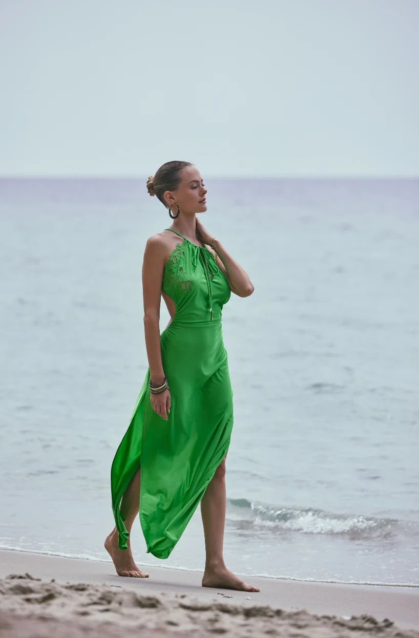 Longue robe de plage verte Ambre dos nu - Image 3