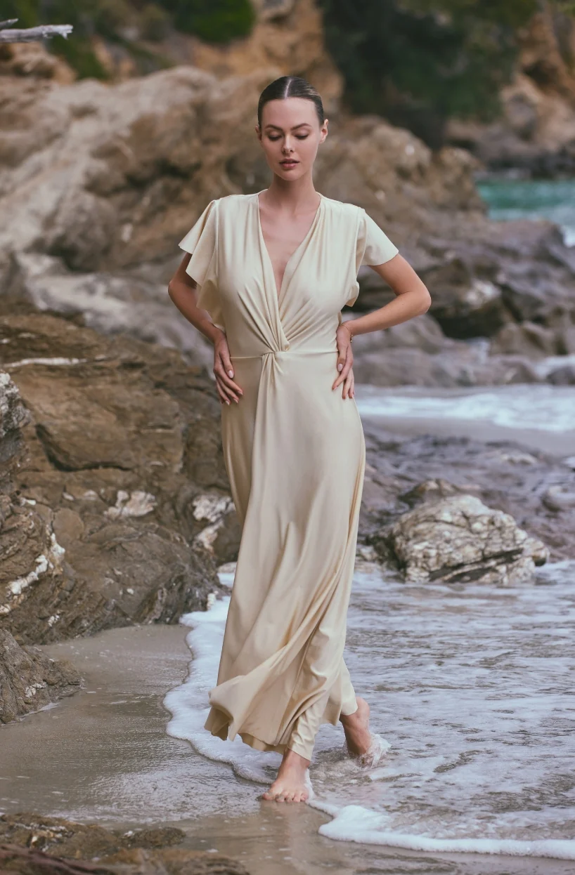 Longue robe de plage Ambre en maille drapée beige - Image 3