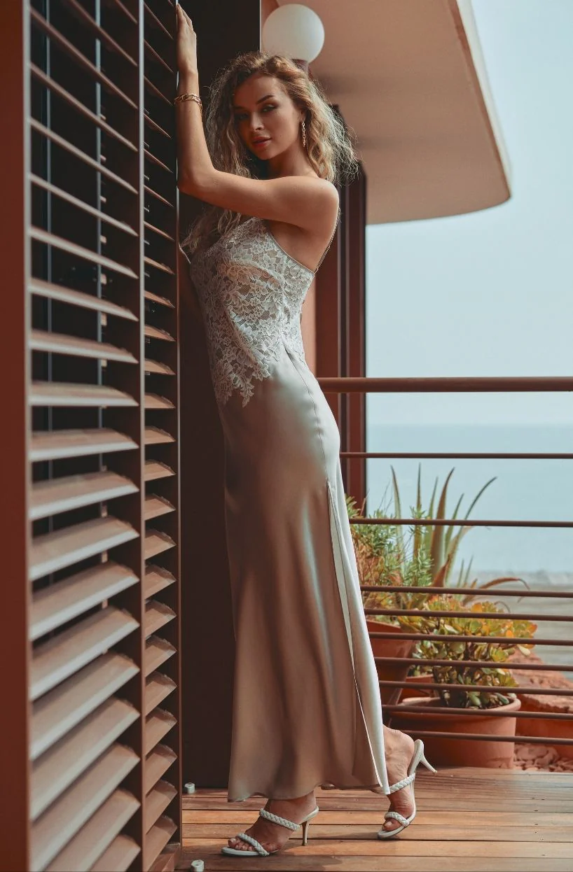 Nuisette longue bustier dentelle et satin de soie grise Carmela - Image 4