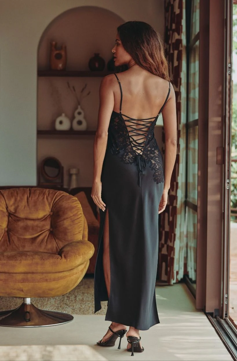 Nuisette longue bustier dentelle et satin de soie noire Carmela - Image 2