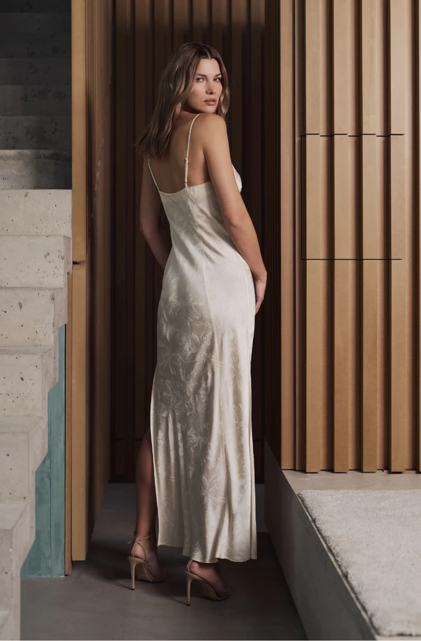 Robe nuisette longue Béatrice en satin jacquard crème - Image 3