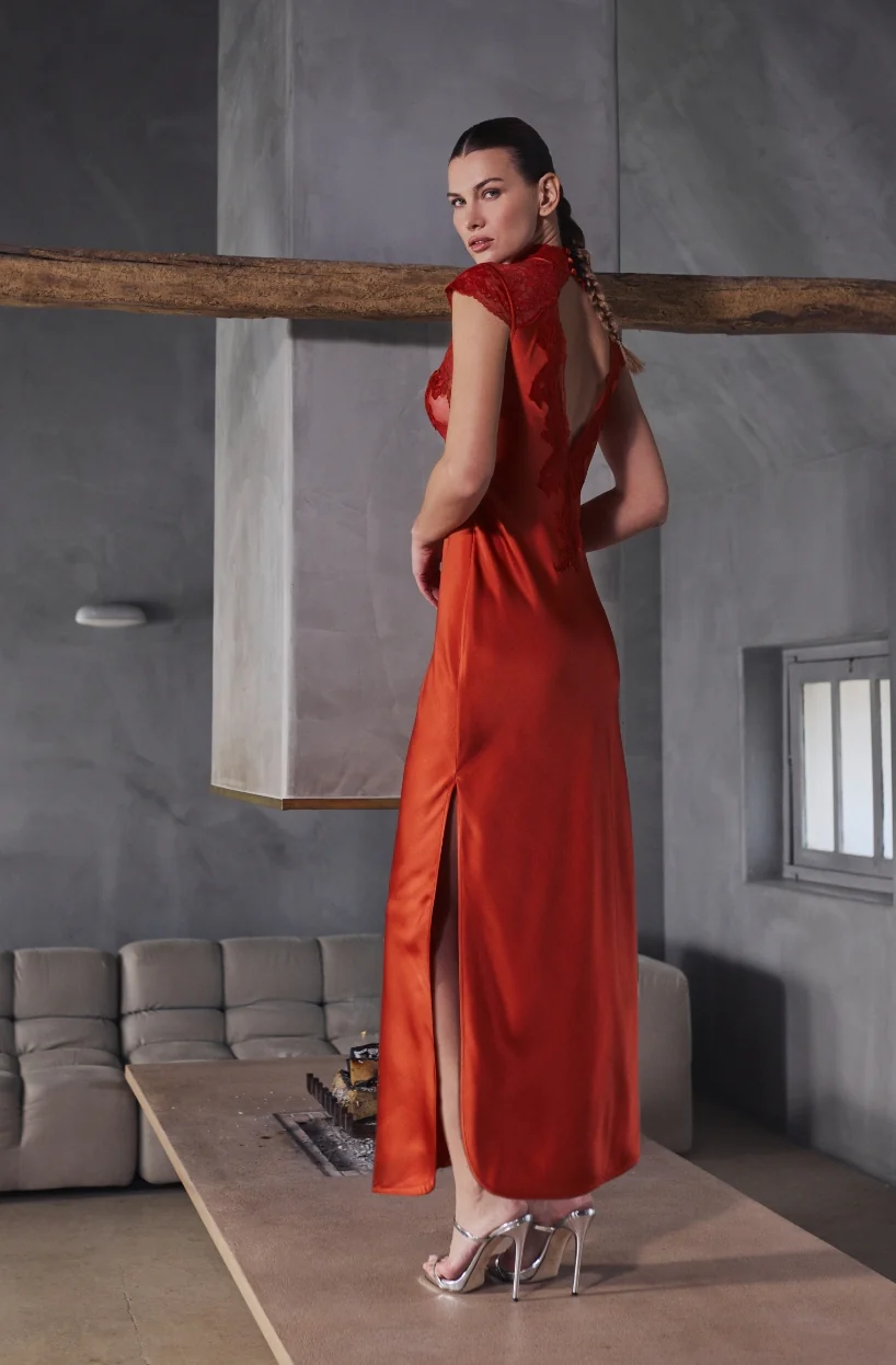 Nuisette longue au bustier en dentelle rouge Bonnie - Image 2