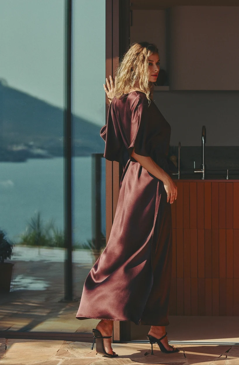 Robe caftan en soie brune Calista - Image 3