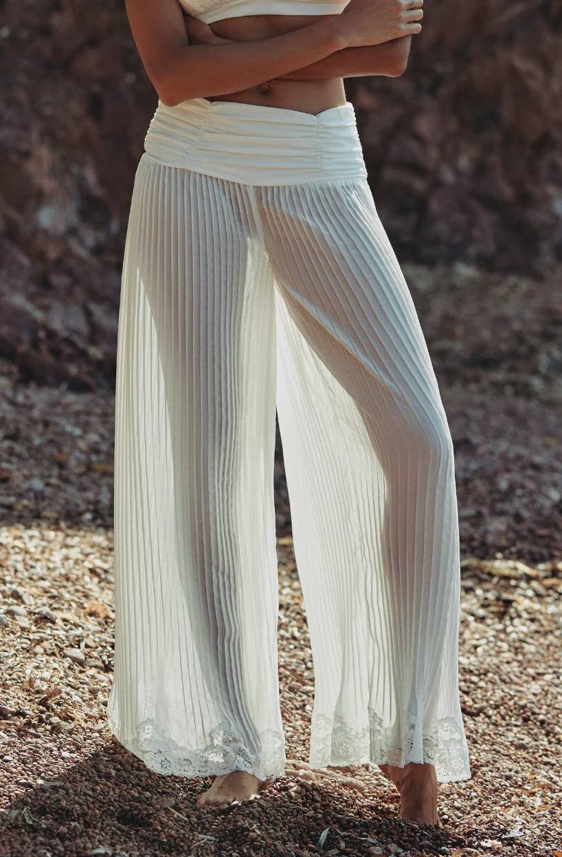 Pantalon ample Céleste en mousseline plissée et dentelle blanche - Image 2