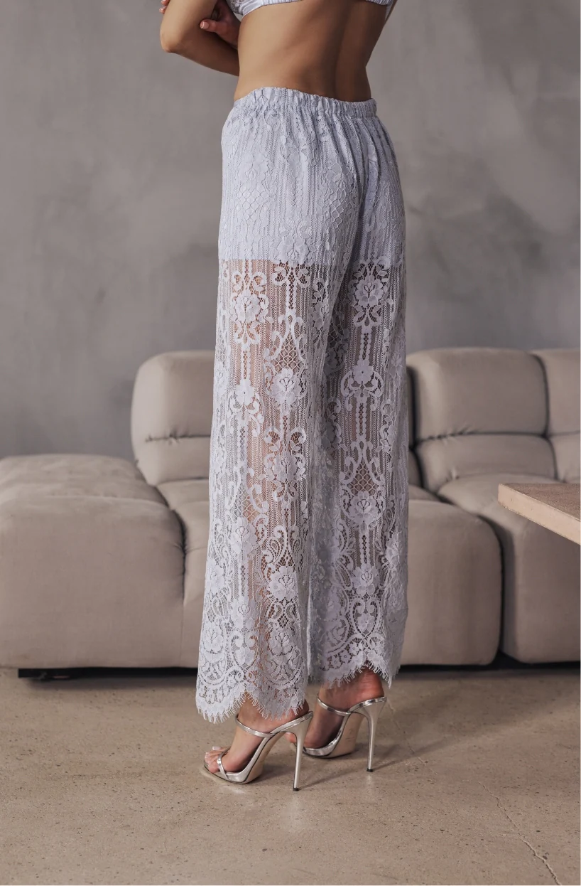 Pantalon bleu en dentelle Branda - Image 2
