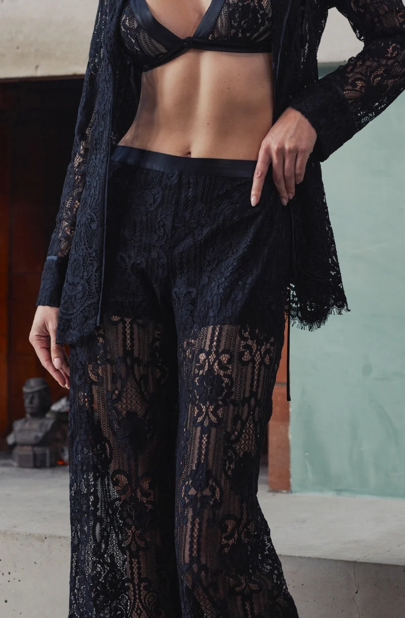 Pantalon noir en dentelle Branda - Image 2