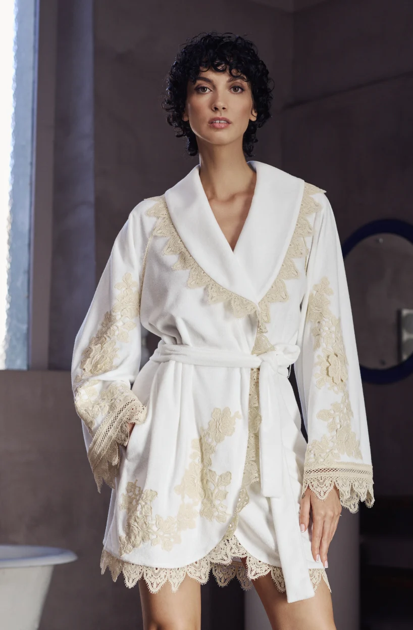 Peignoir court Bianca en molleton de coton blanc et guipure - Image 2