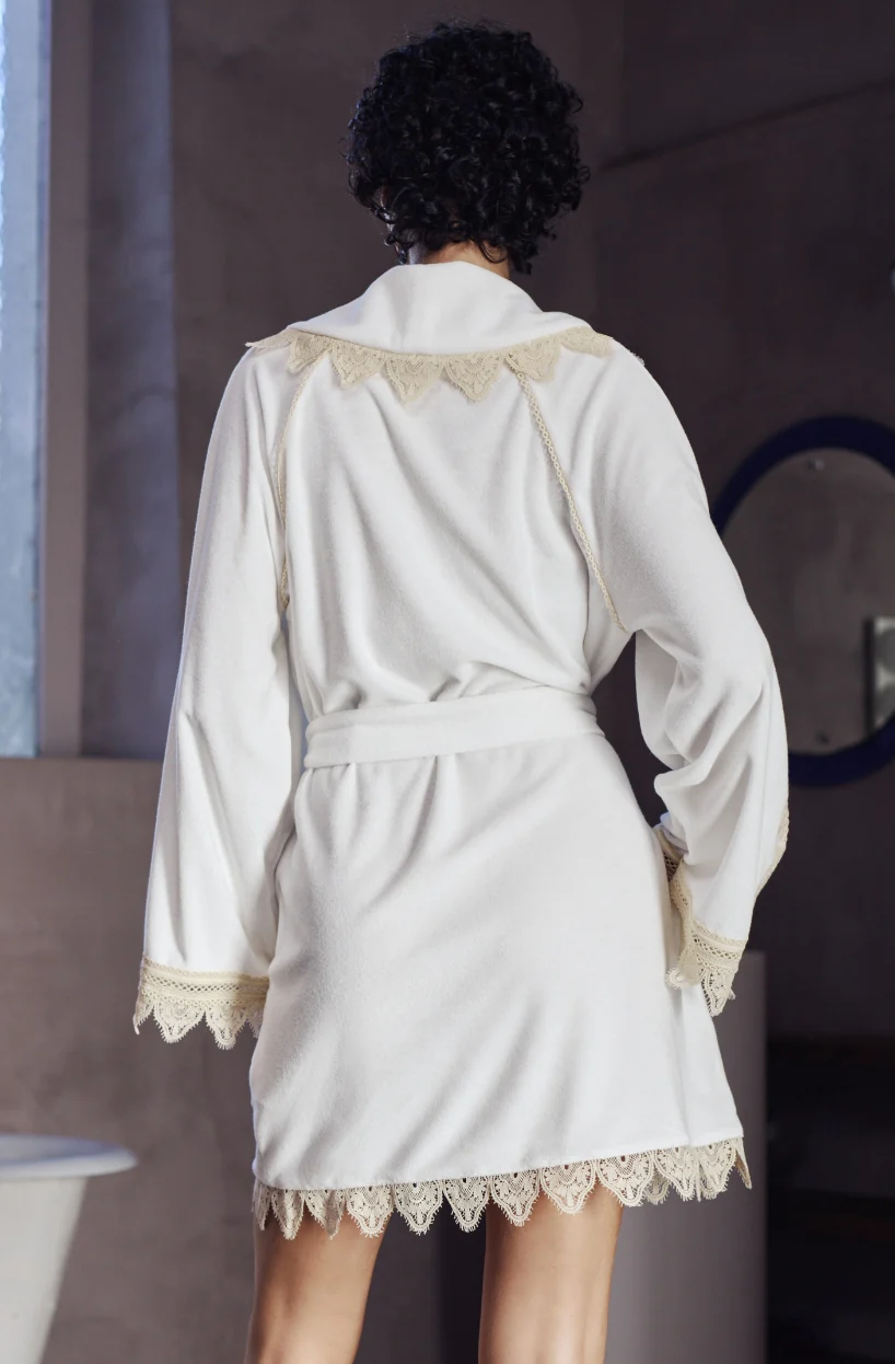 Peignoir court Bianca en molleton de coton blanc et guipure - Image 4