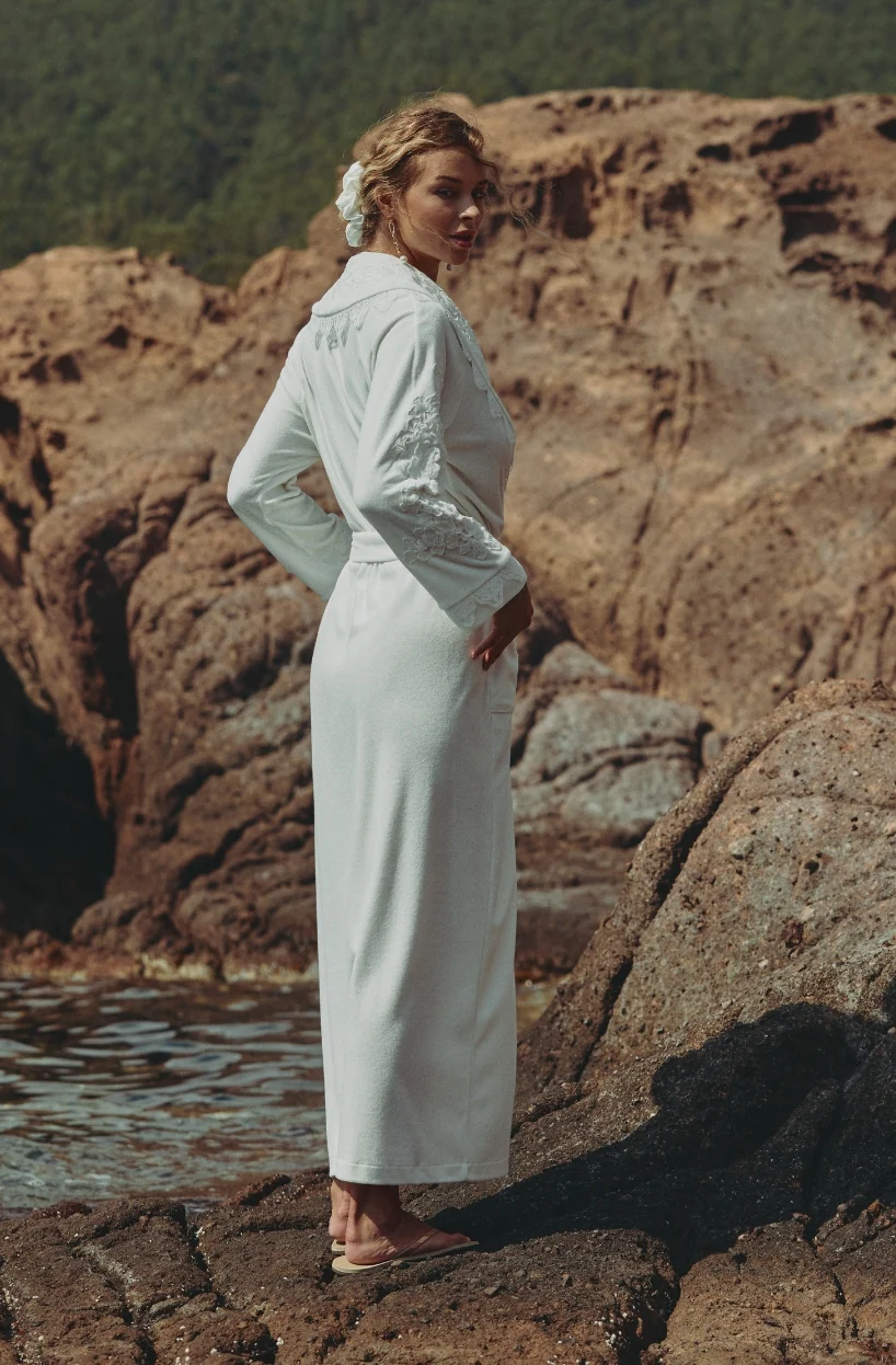 Peignoir long Céleste en molleton de coton et broderies blanches - Image 3