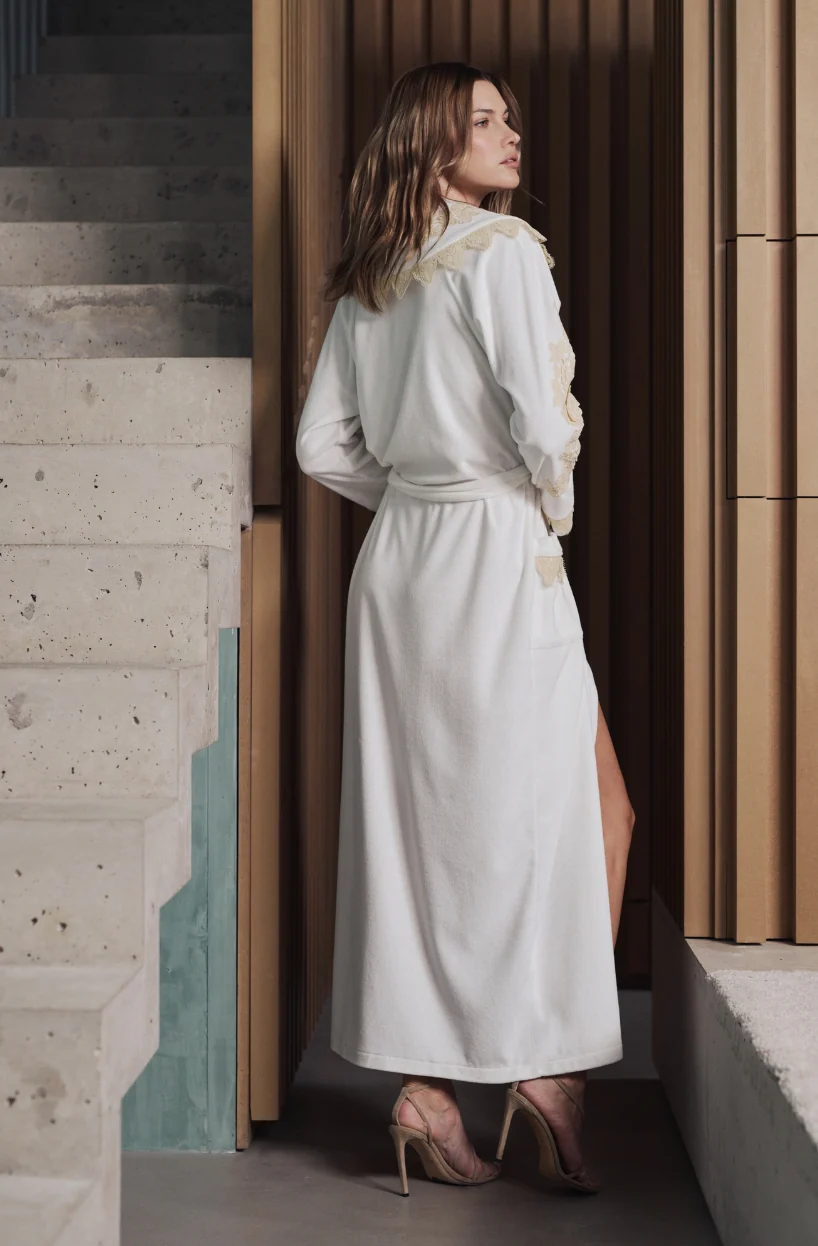 Peignoir long Bianca en molleton de coton blanc et guipures - Image 2
