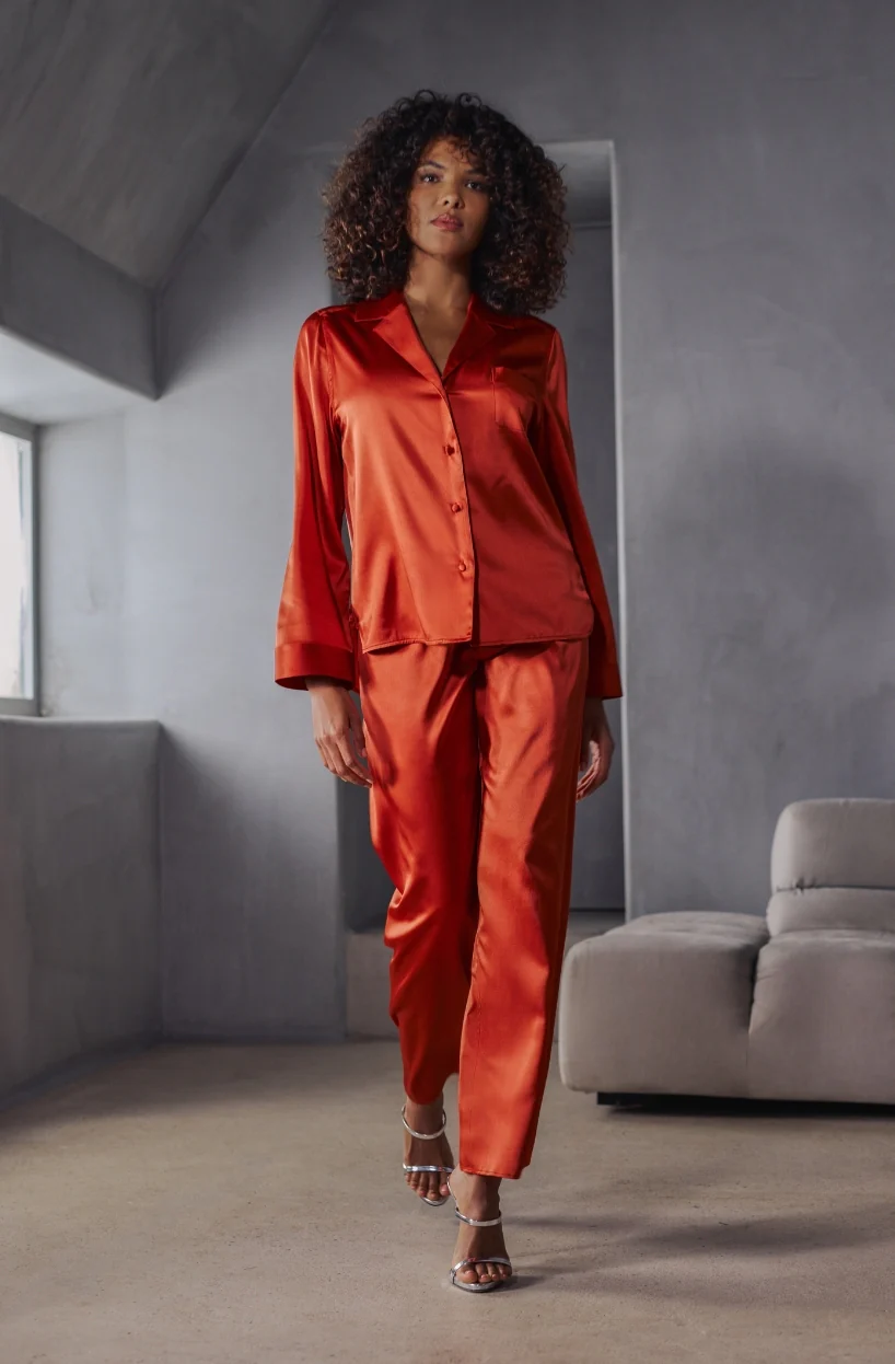 Pyjama Bonnie en satin rouge - Image 2