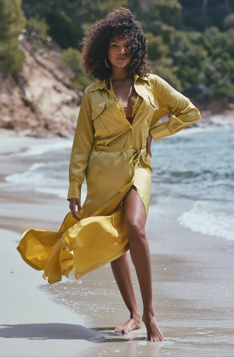 Robe chemise boutonnée Ava en satin jaune - Image 2