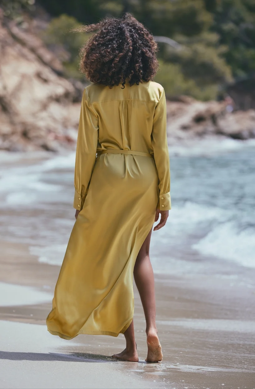 Robe chemise boutonnée Ava en satin jaune - Image 3