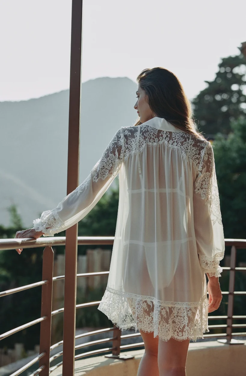 Robe chemise Calista en mousseline de soie et dentelle blanche - Image 2