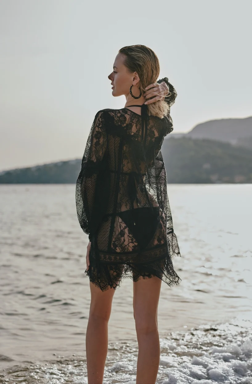 Robe courte Angèle en dentelle noire - Image 3