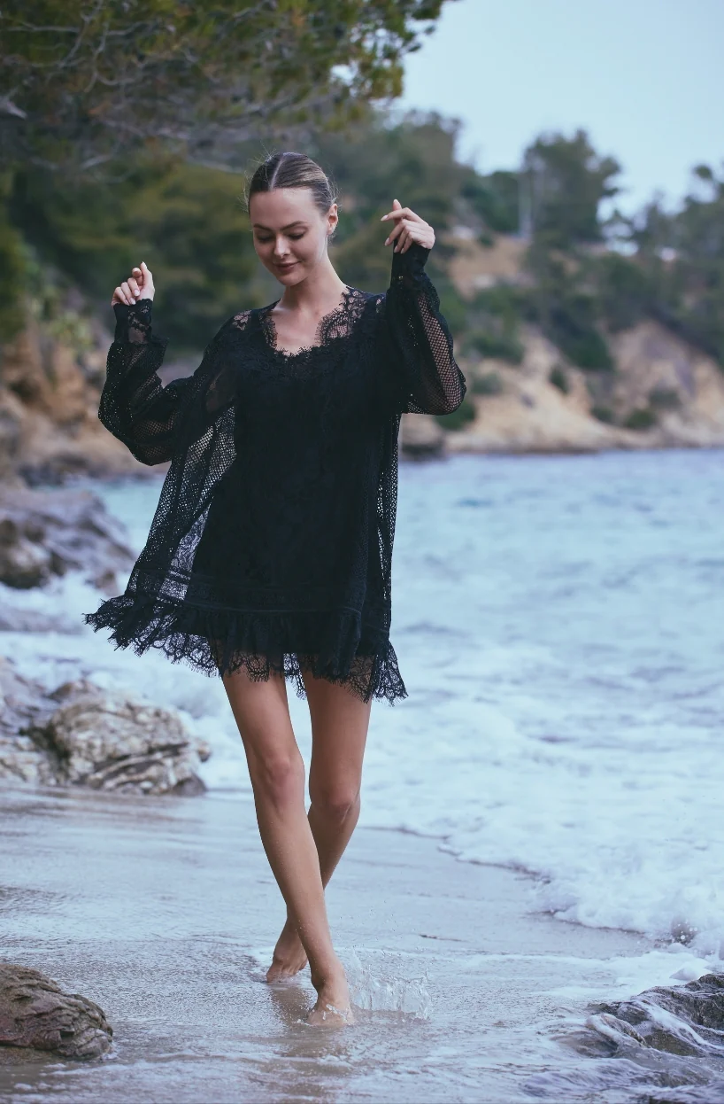 Robe courte Angèle en dentelle noire - Image 4