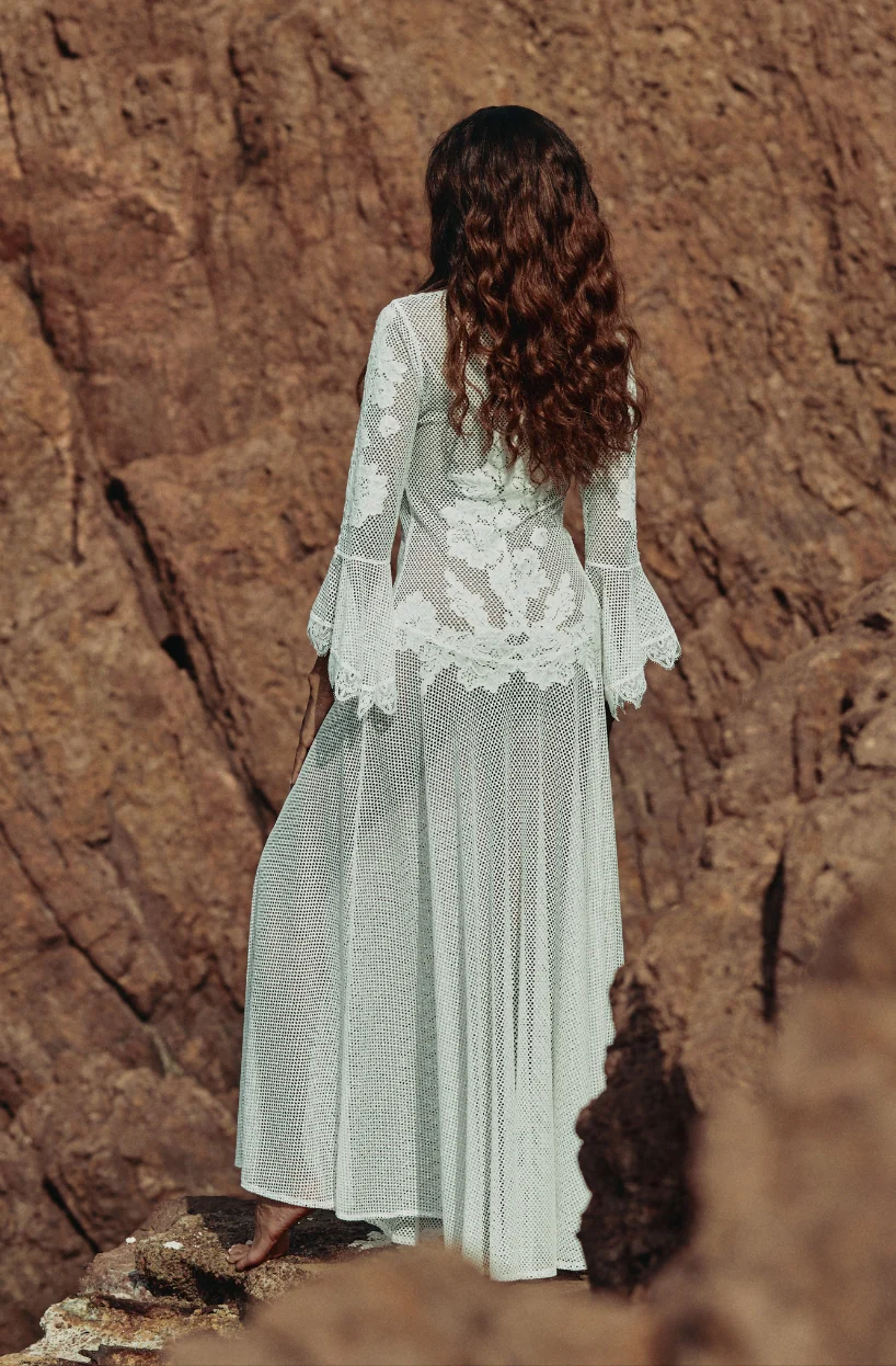 Robe longue sexy Céleste en résille et dentelle blanche - Image 3