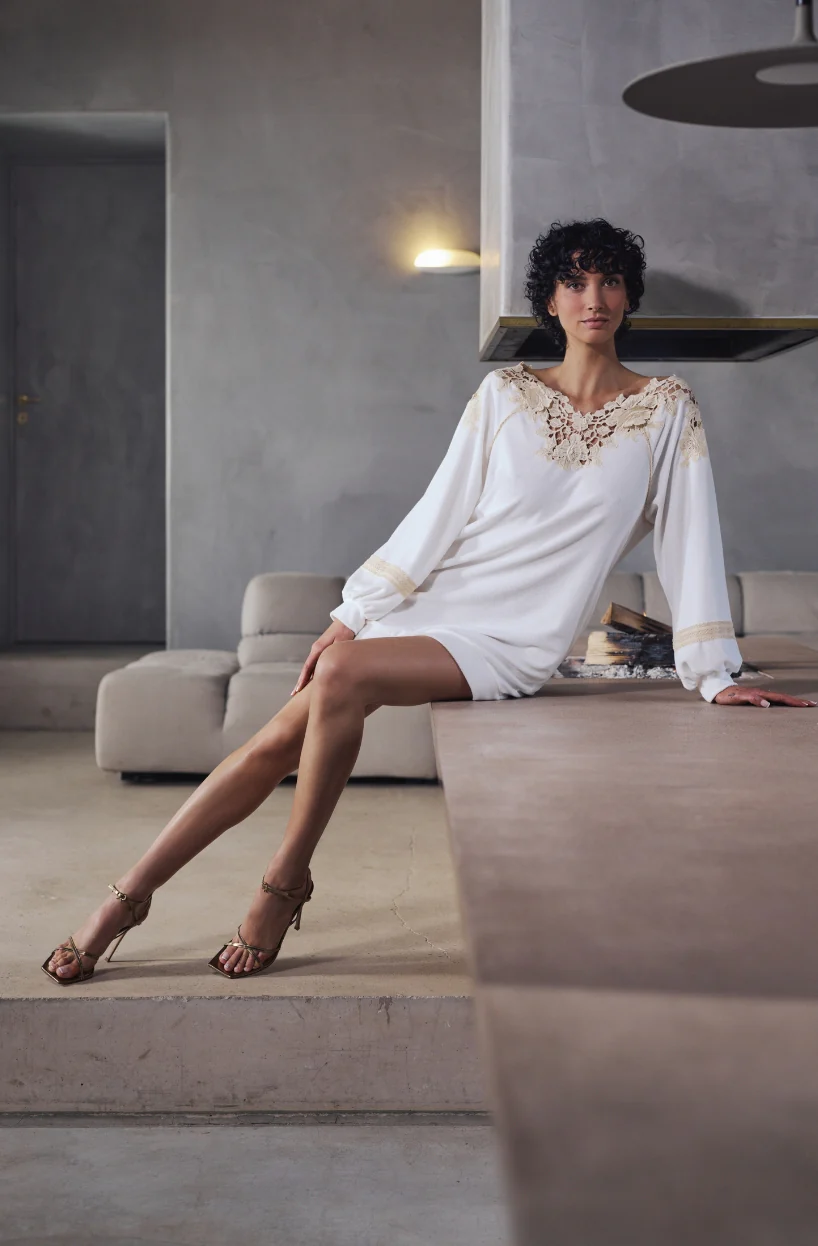 Robe à manches longues Bianca en molleton de coton blanc et guipure - Image 3