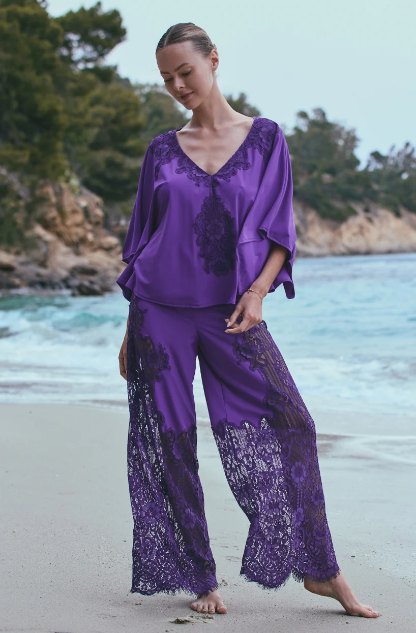 Top style tunique Aphrodite en maille et dentelle violette - Image 2