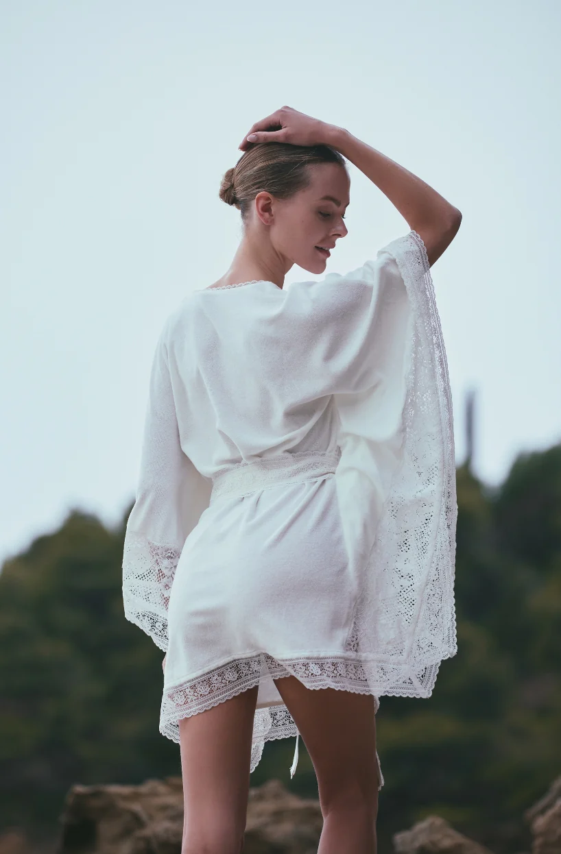 Tunique de plage Angèle en molleton de coton blanc et dentelle - Image 2