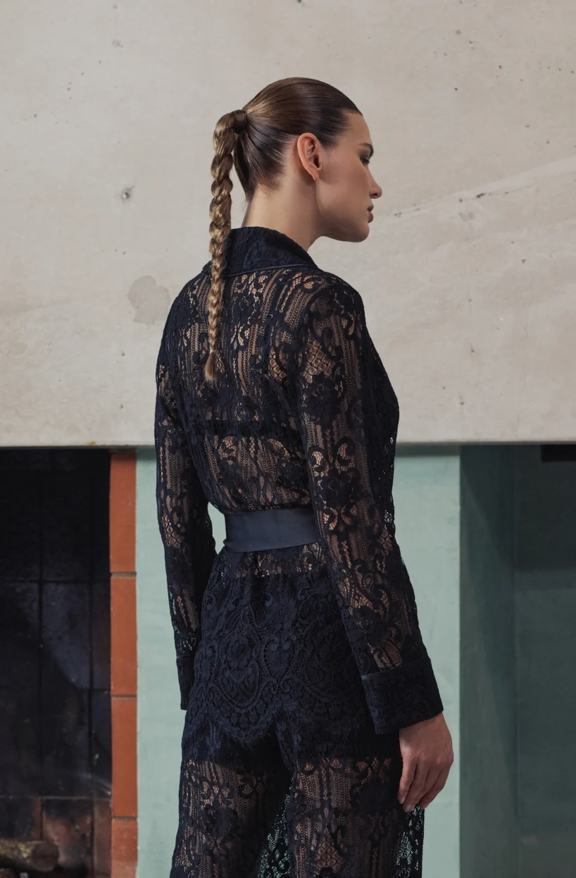 Veste tailleur en dentelle noire Branda - Image 2